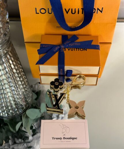 Unboxing Dragonne bag charm and key holder for louis vuitton