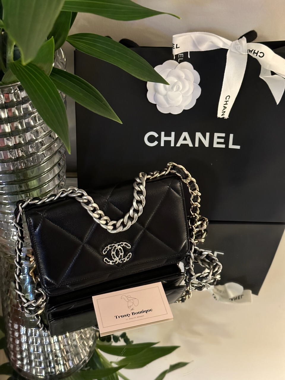 Chanel 19 Wallet On Chain Black Lambskin – Trusty