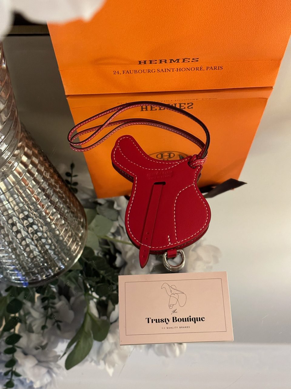Hermès Paddock selle Red leather bag charm – Trusty