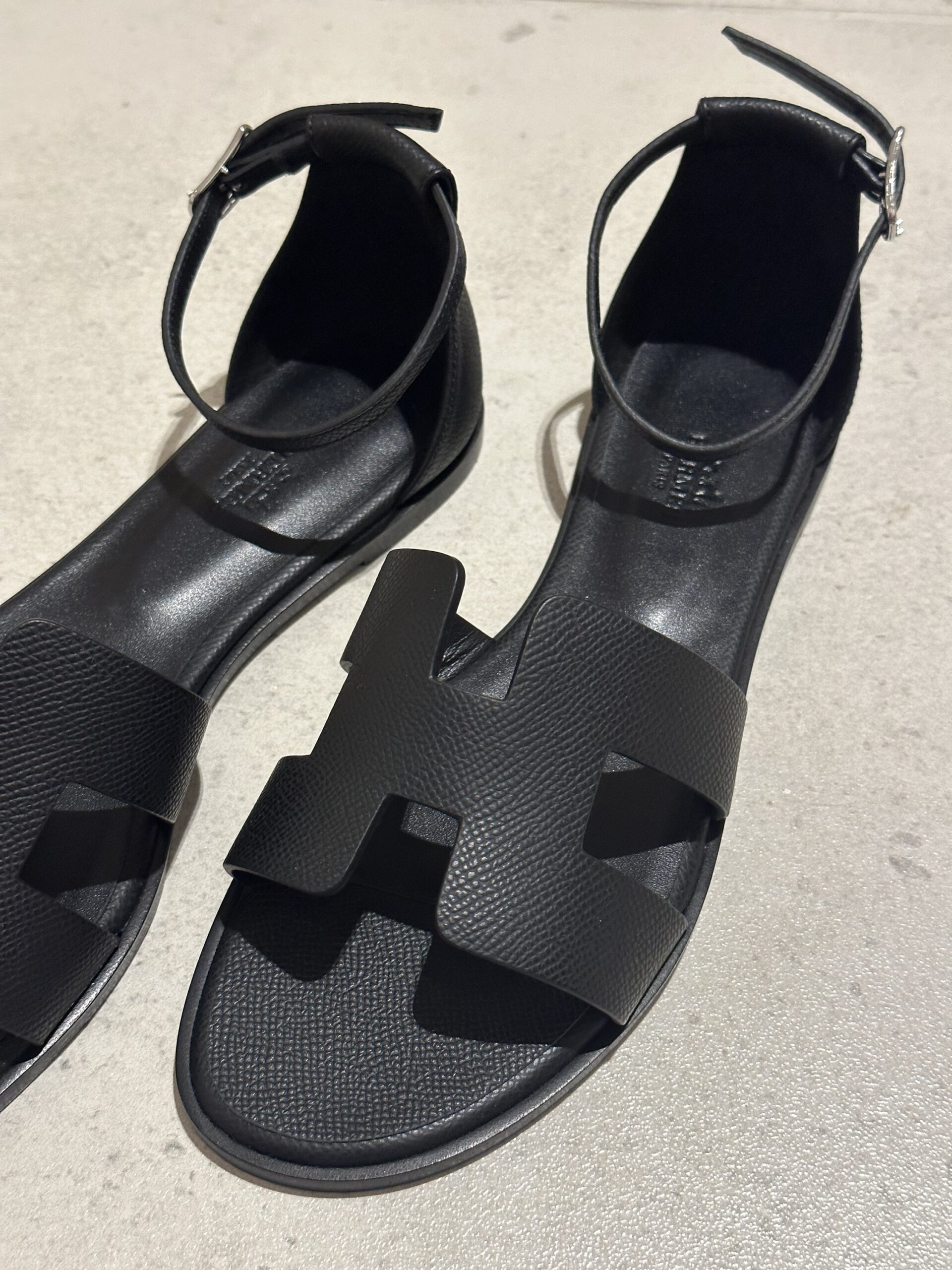 Hermès Santorini Black Epsom Sandals with size 40 – Trusty