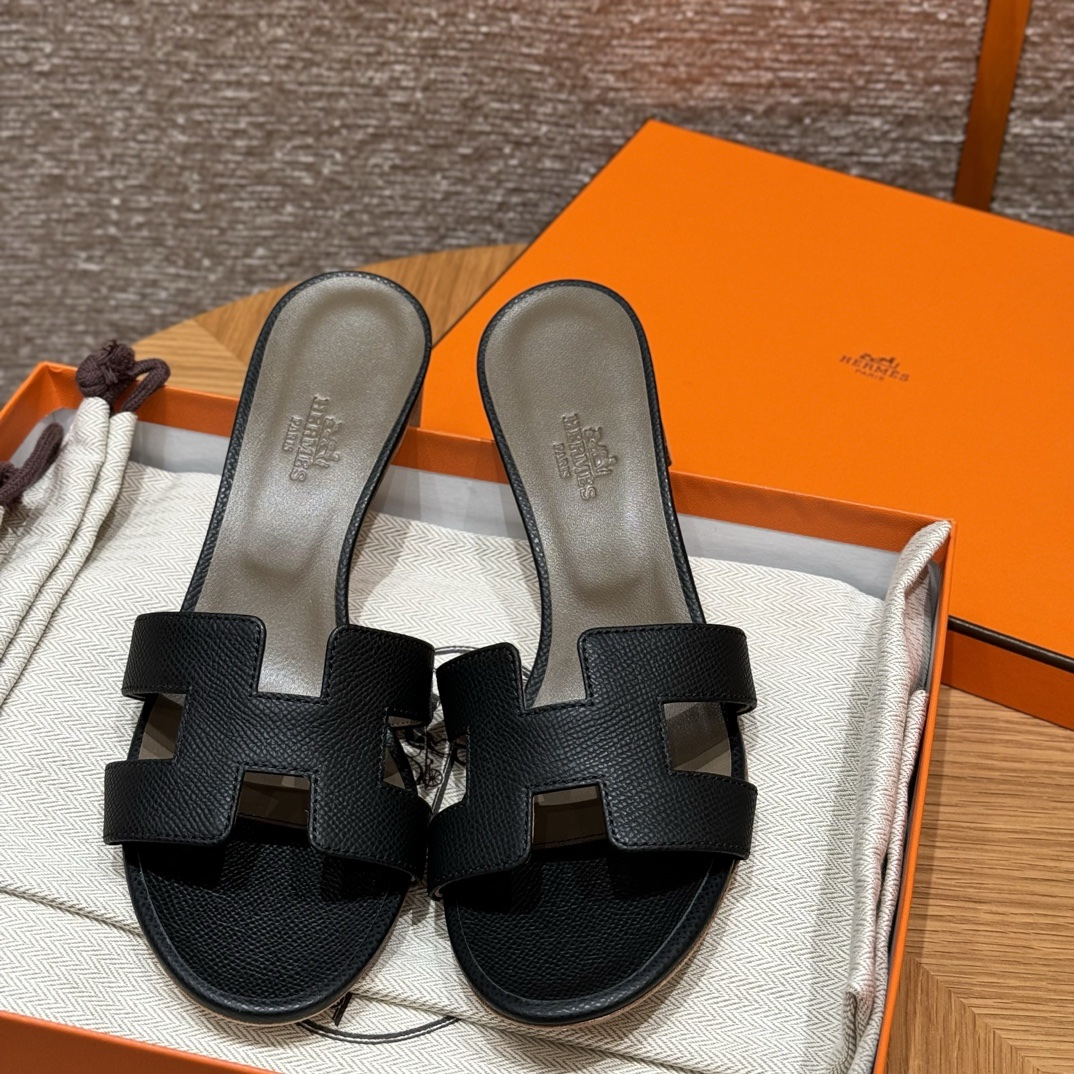 Oasis Sandal